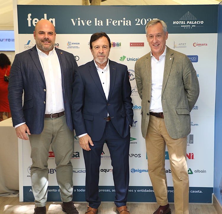 El presidente de Eurocaja Rural acompaña a los empresarios en la inauguración de la Caseta de FEDA en la Feria de Albacete