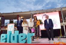 Gloria Santoro recibe un reconocimiento especial durante la Fiesta de Familias de Fundación Elder ante más de 300 personas