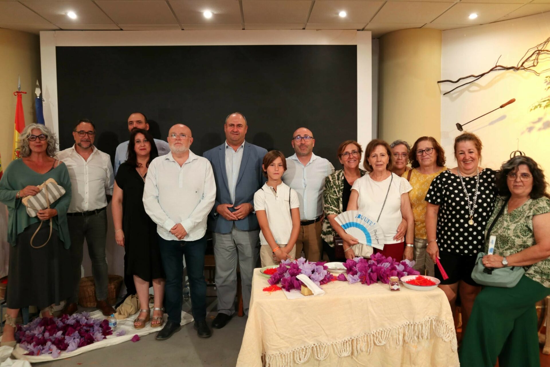 El stand de la Junta, escenario privilegiado del ciclo del azafrán durante una jornada dedicada al legado de este producto
