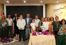 El stand de la Junta, escenario privilegiado del ciclo del azafrán durante una jornada dedicada al legado de este producto