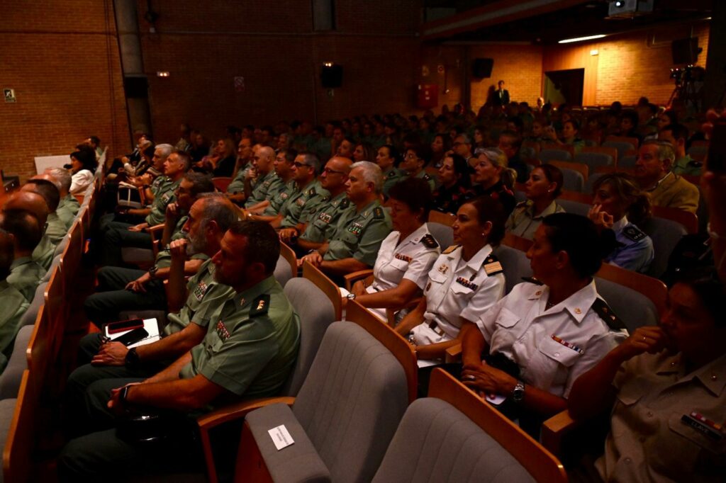 guardiacivil papel mujer 3