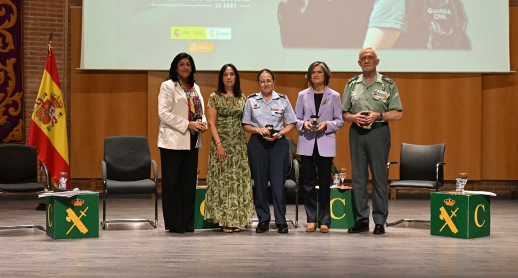 guardiacivil papel mujer 5