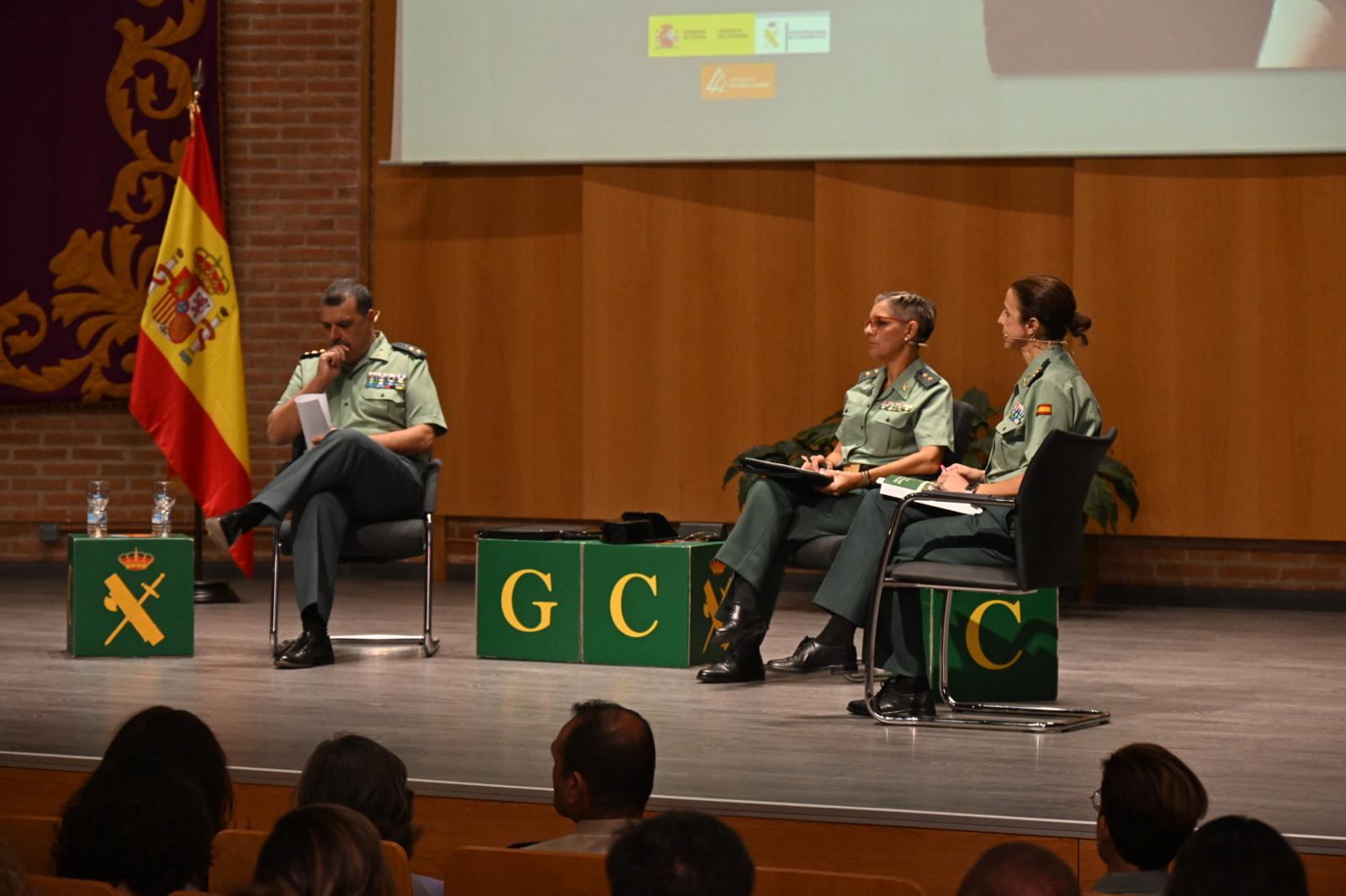 La Guardia Civil aborda la evolución de la incorporación de la mujer en unas jornadas celebradas en Guadalajara