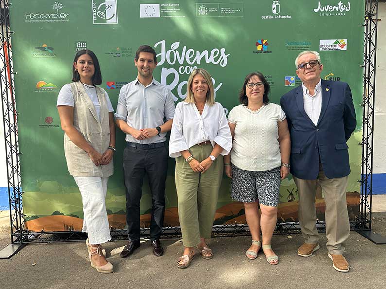 Inmaculada Jiménez asiste en Manzanares a la iniciativa ‘Jóvenes con Raíz’
