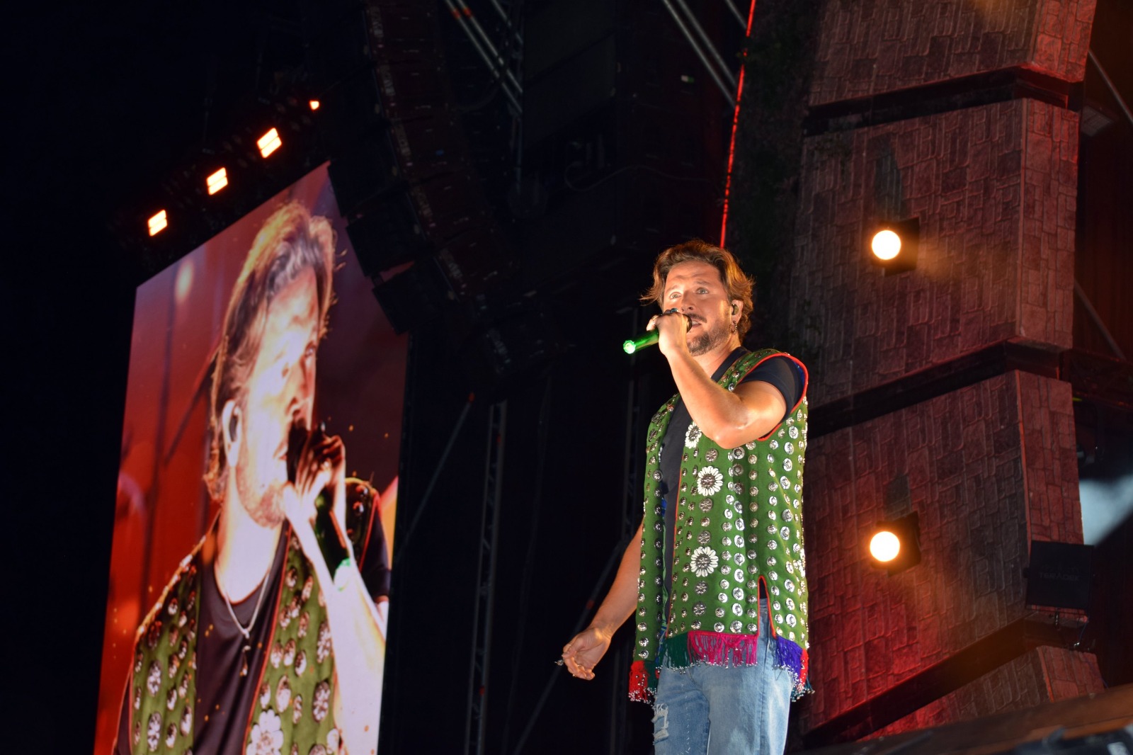 Daimiel vibra con Manuel Carrasco en la última noche de feria gracias a su Tour Salvaje