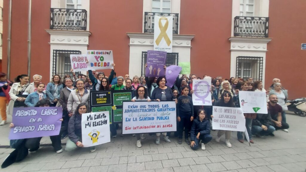 mas de 37 organizaciones denuncian la falta de acceso al aborto en la sanidad publica de castilla la mancha 36