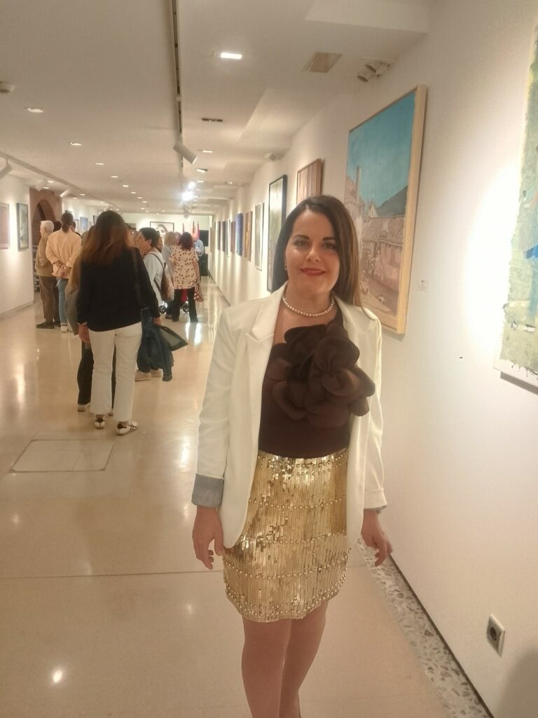 Carmen Belén Serrano Serrano,  durante la exposición  en el centro cultural la vaguada