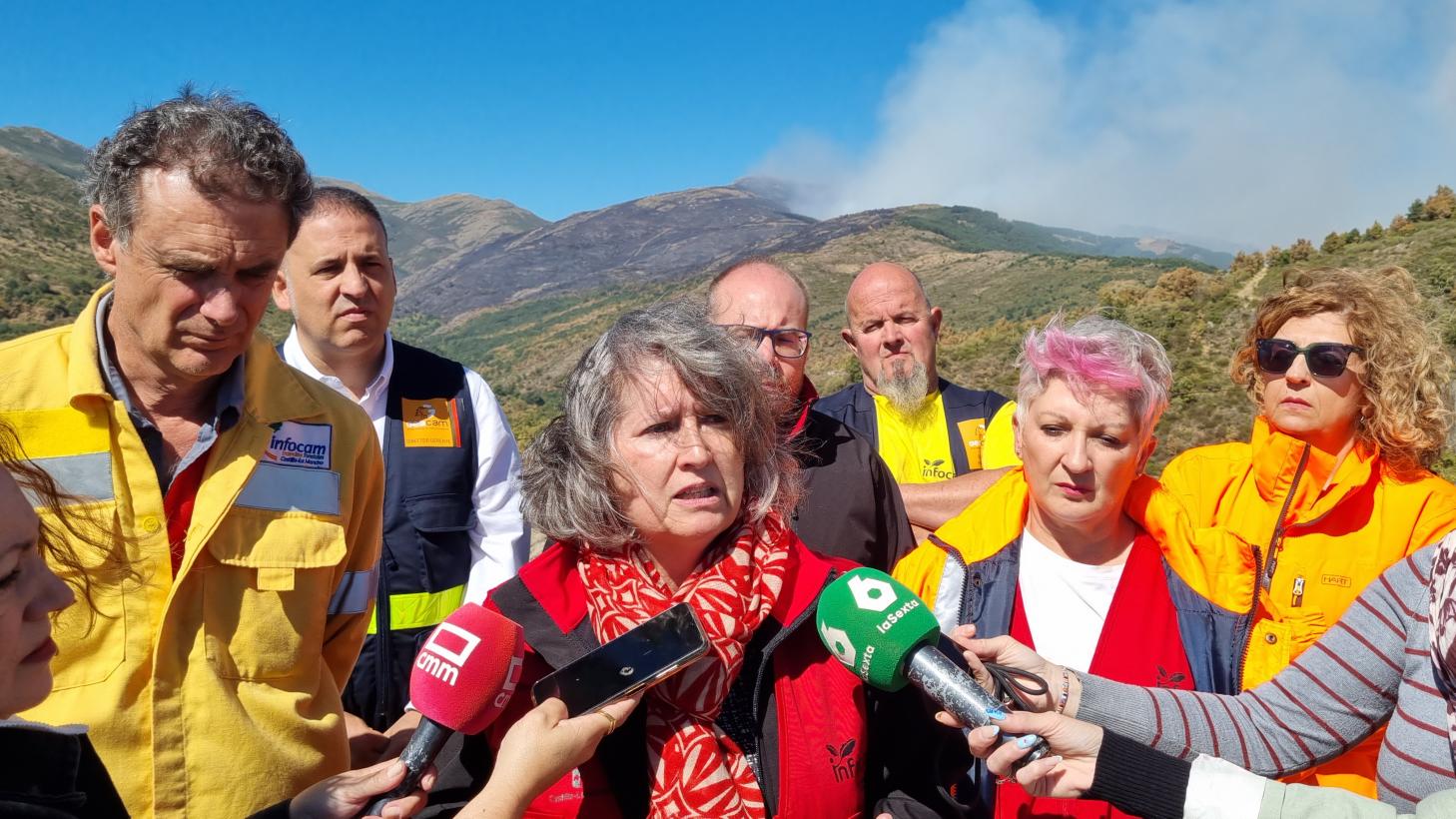 El Gobierno de CLM decreta el nivel 2 de emergencia en el incendio de Peñalba de la Sierra, evacúa dos localidades y solicita la intervención de la UME