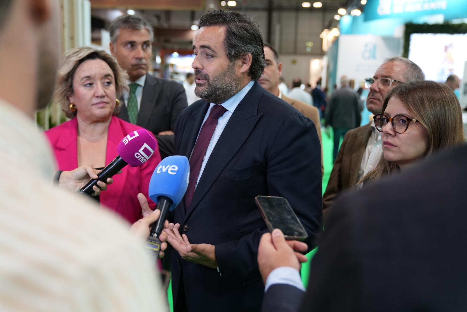 Núñez: “Page ha dado la espalda al campo en Castilla-La Mancha, pero el PP trabajará para que el sector hortofrutícola sea referente mundial”