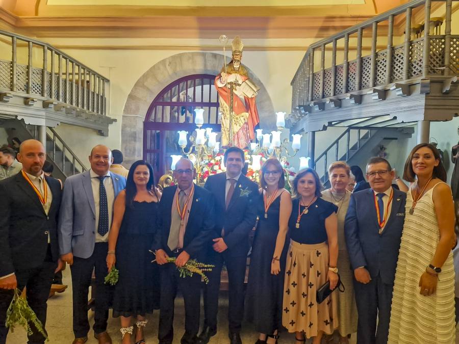 Valverde acompaña en Fernán Caballero a la procesión de la Octava de San Agustín