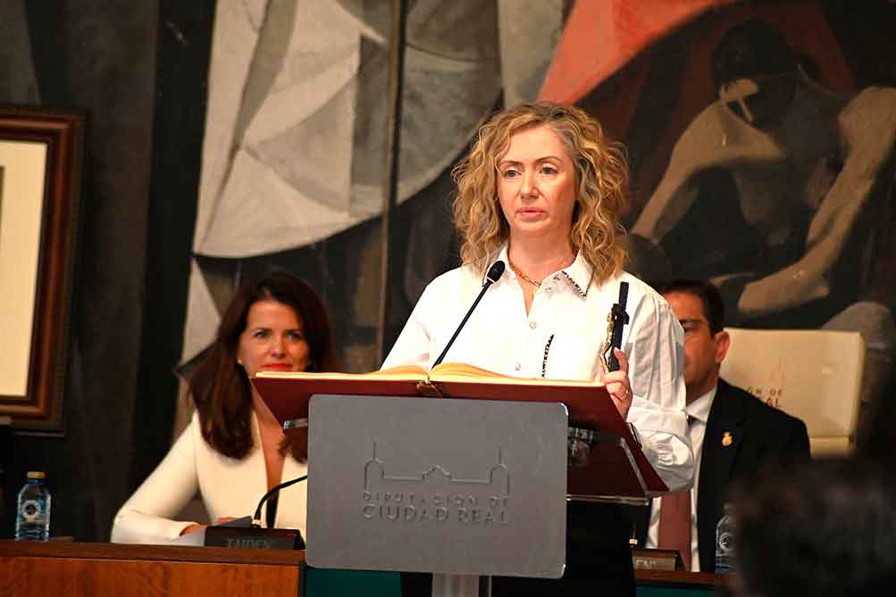 Patricia Saldaña toma posesión como diputada provincial