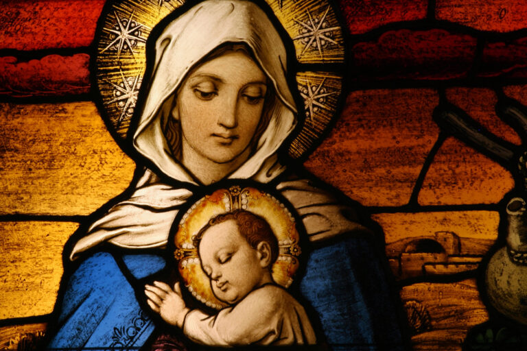 Santoral de hoy, viernes 12 de septiembre: Dulce Nombre de María y otros santos que se conmemoran