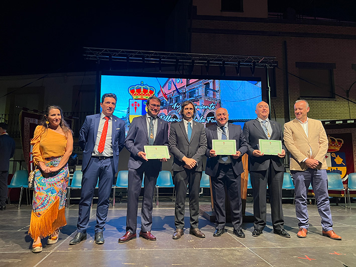 Villanueva de la Fuente entrega la Medalla de Oro a ASAJA, Cámara de Comercio y la Federación de Empresarios de Ciudad Real