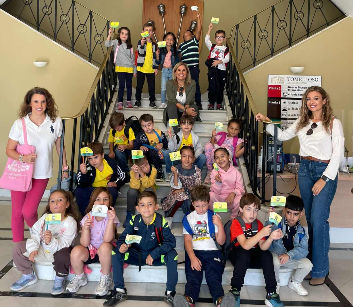 Alumnos del San Isidro de Tomelloso ocupan los sillones del alcalde y concejales en su visita al Ayuntamiento