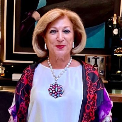 Ascensión Palomares Ruiz, galardonada con el primer premio por su trabajo “Raíces de Resiliencia, Experiencia y Solidaridad”