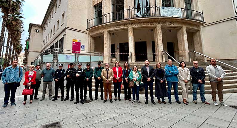 La Subdelegación del Gobierno en Ciudad Real guarda un minuto de silencio en memoria de Verónica, asesinada por violencia machista en Badajoz