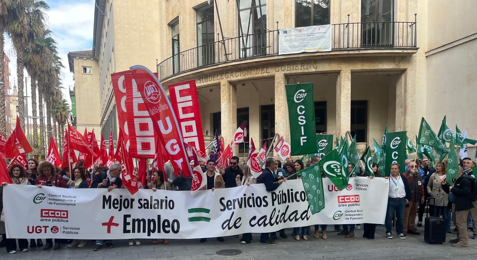 UGT, CCOO y CSIF se concentran en Castilla-La Mancha para exigir más empleo y más salario en la Función Pública