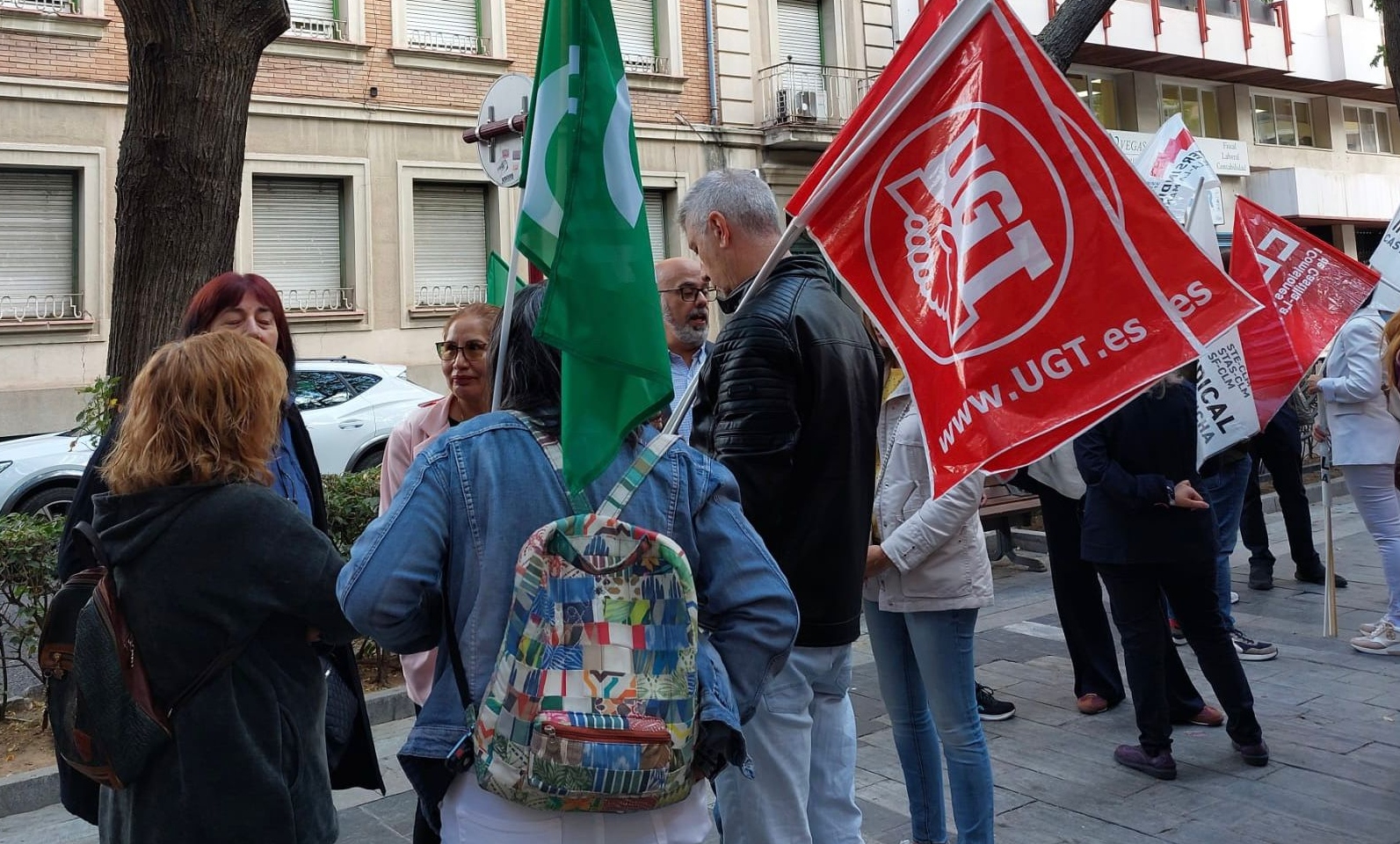 Trabajadores y trabajadoras de la Unidad de Larga Estancia Psiquiátrica de Guadalajara se concentran exigiendo que no se cierre este recurso asistencial