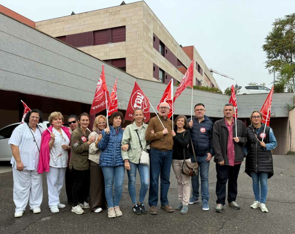 UGT muestra su rechazo al cierre hoy de la Unidad de Larga Estancia Psiquiátrica de Guadalajara 3 concentracion unidad larga distancia