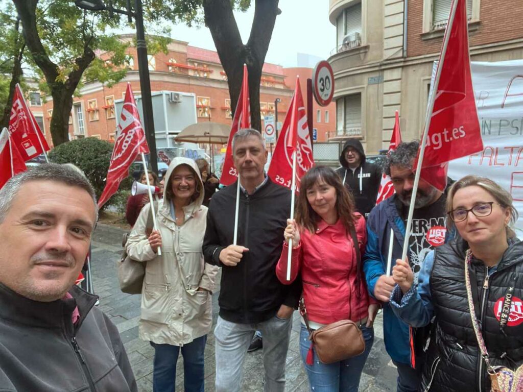UGT muestra su rechazo al cierre hoy de la Unidad de Larga Estancia Psiquiátrica de Guadalajara 2 concentracion unidad larga distancia 3