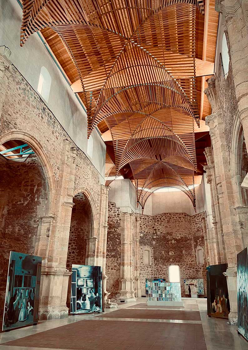 El Espacio de los Dominicos de Villaescusa de Haro acoge hasta el 2 de noviembre la exposición “3MOMENTOS” del pintor manchego Áureo Gómez