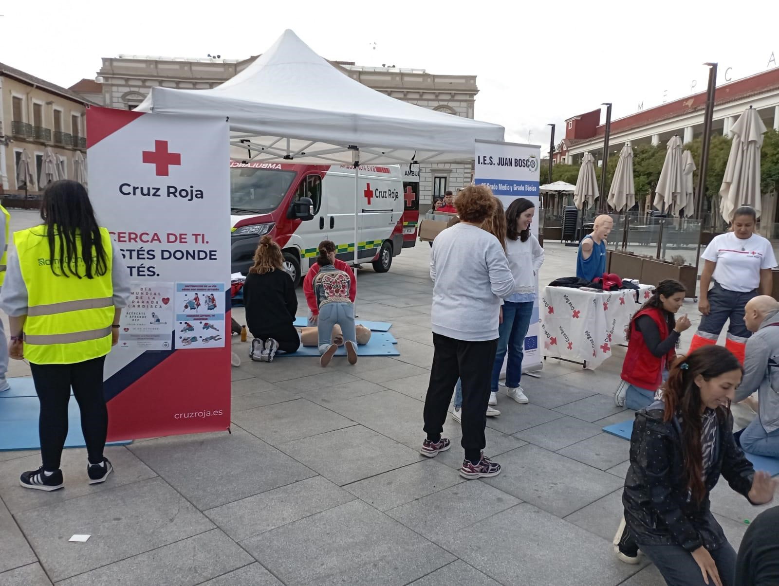 Cruz Roja y el alumnado del IES Juan Bosco de Alcázar de San Juan conmemoran el Día de la Reanimación Cardiopulmonar