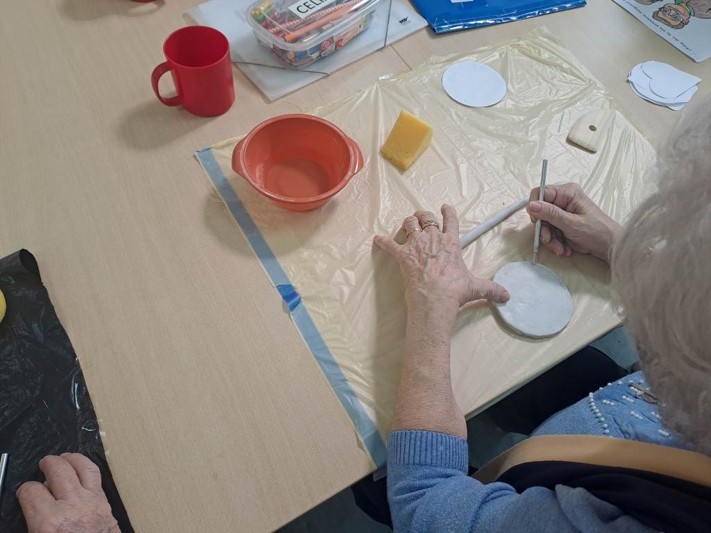 dia mayores taller de arcilla