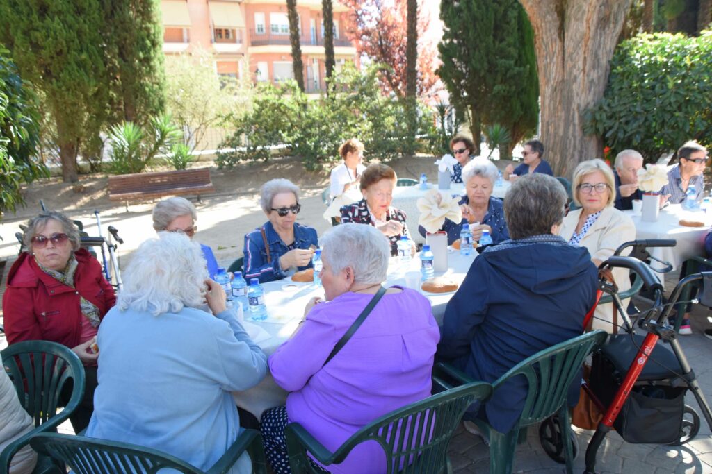 dia personas sin edad ceres 12