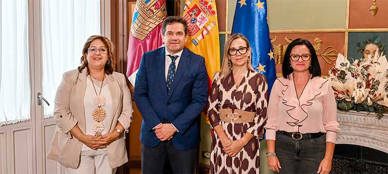 La Diputación de Ciudad Real apoya a AMFAR con 10.000 euros para promover el asesoramiento laboral a mujeres del medio rural