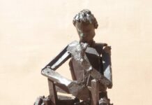 Microrrelato y reseña sobre la escultura “Cavilaciones”, de José Lillo Galiani