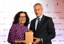 Eurocaja Rural, reconocida por Cruz Roja por su compromiso social en el encuentro con empresas con motivo del Aniversario de la DANA