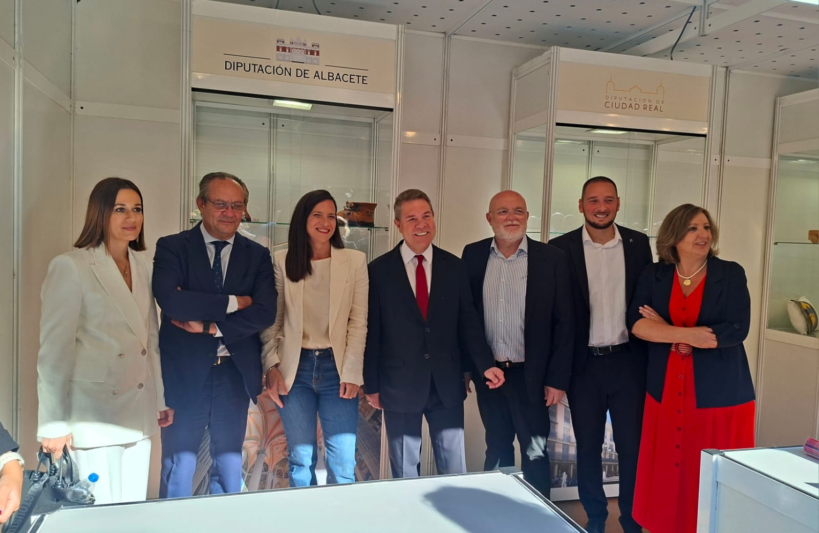 Delegación de la Junta y Diputación de Albacete trasladan su apoyo a los artesanos de la provincia presentes en FARCAMA 2025