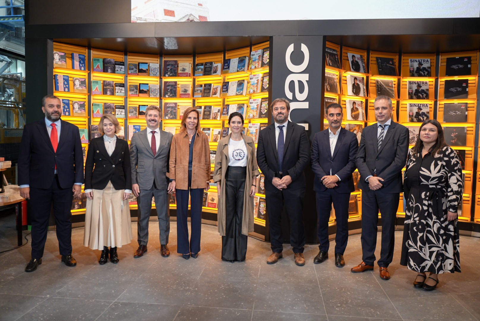 La presidenta de la Comunidad de Madrid, Doña Isabel Díaz Ayuso, inaugura la nueva Fnac Callao