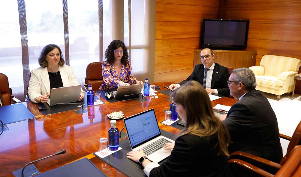 Las Cortes de Castilla-La Mancha crean unos galardones anuales para premiar el trabajo por los Derechos Humanos