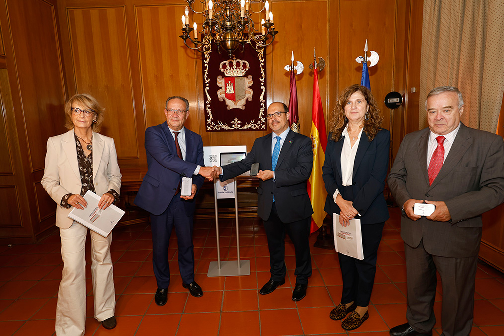 El Gobierno registra el Proyecto de Presupuestos 2026 en las Cortes de CLM para que inicie su tramitación parlamentaria