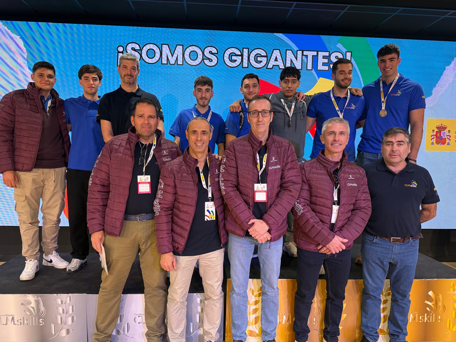 El IES García Pavón conquista el oro en Robótica Colaborativa y el bronce en Instalaciones Eléctricas y Automáticas en los CLMSkills 2025