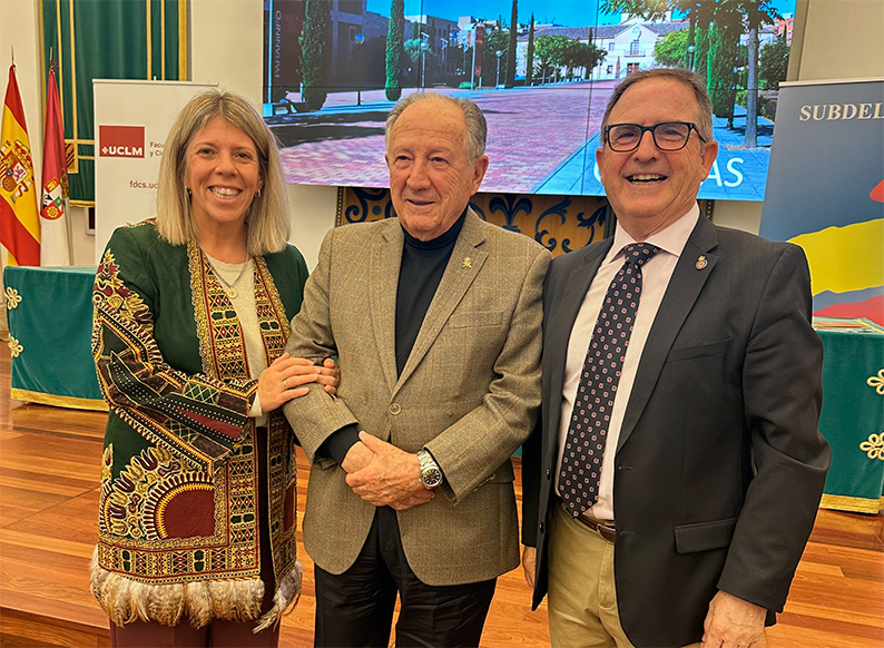 Inmaculada jiménez asiste a la VIII Jornada de Cultura de Defensa Nacional