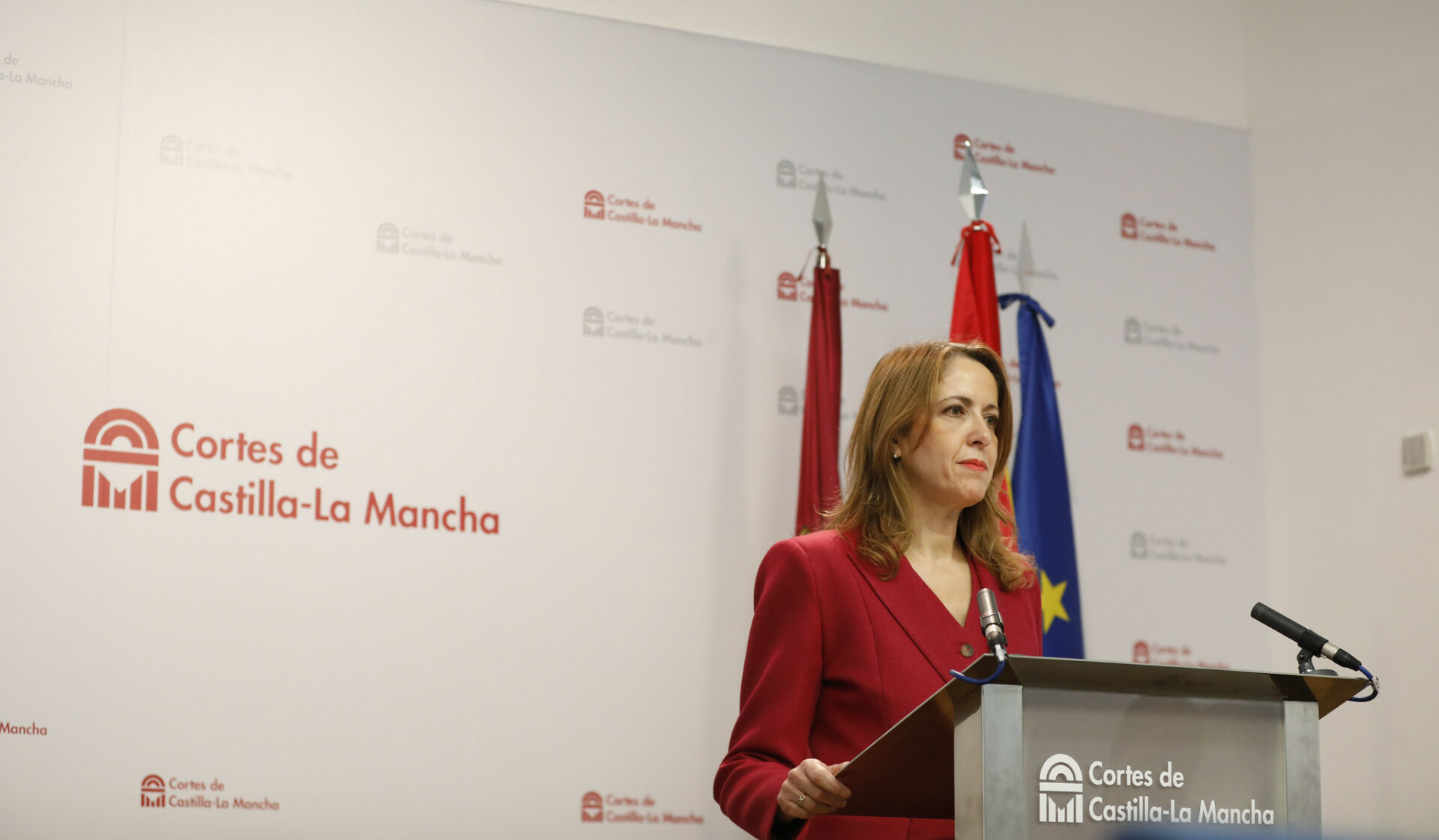 Maestre destaca la “altura y valentía de Page” para presentar medidas como el plan “más ambicioso de España en vivienda” y ayudas a jóvenes