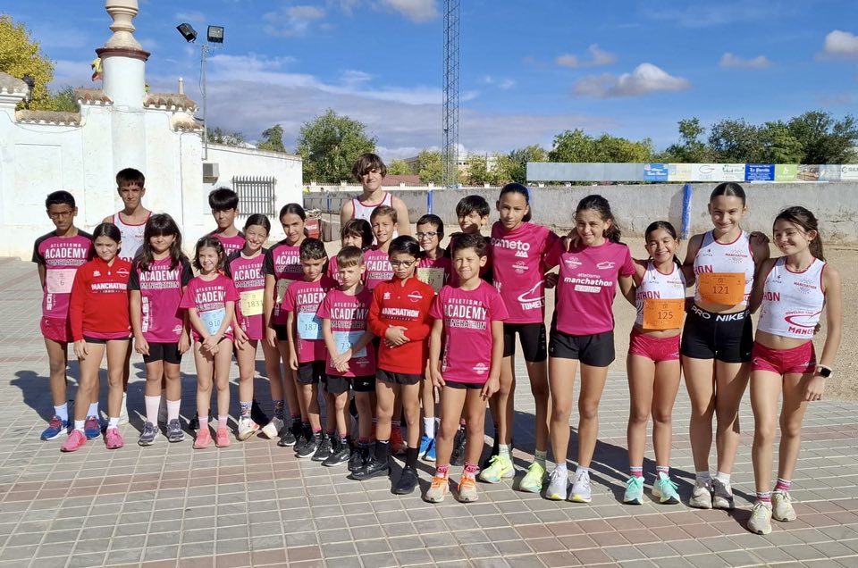 Manchathon Academy arrasa en Tomelloso: 12 podios en las Carreras Infantiles de la 10K