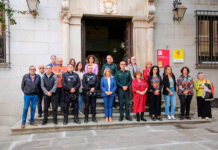 Minuto de silencio en la Delegación del Gobierno en señal de repulsa por los dos últimos asesinatos machistas en Guipúzcoa y Madrid