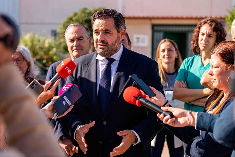 Núñez recuerda que su posición en materia hídrica está en el Pacto Regional por el Agua y es que no salga una gota mientras no estén cubiertas las necesidades de la región