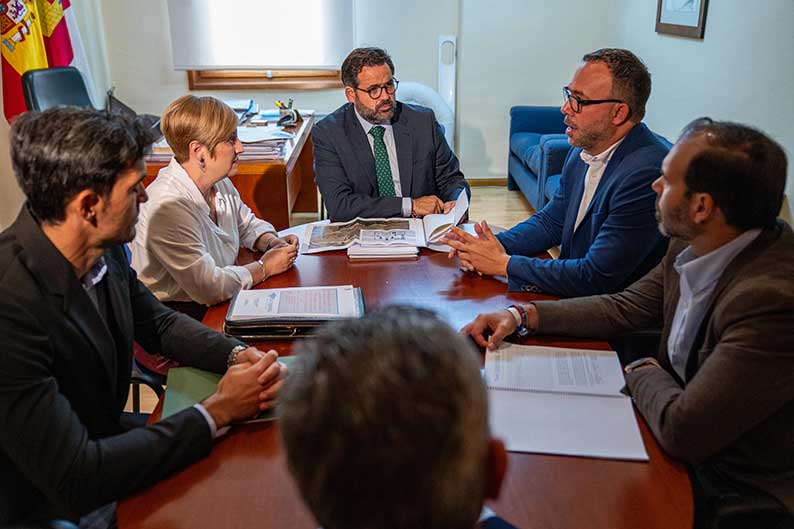 Núñez comparte las necesidades de Tomelloso y Argamasilla de Alba en materia hídrica