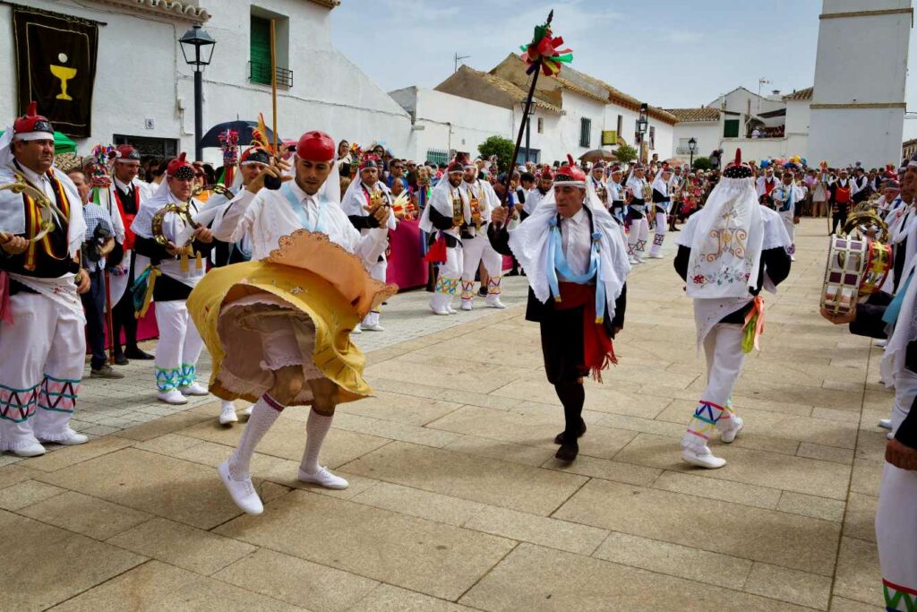 La fiesta de pecados y danzantes de Camuñas, próxima candidatura de España a Patrimonio Cultural Inmaterial de laUNESCO 1 pecados danzantes camunas 2