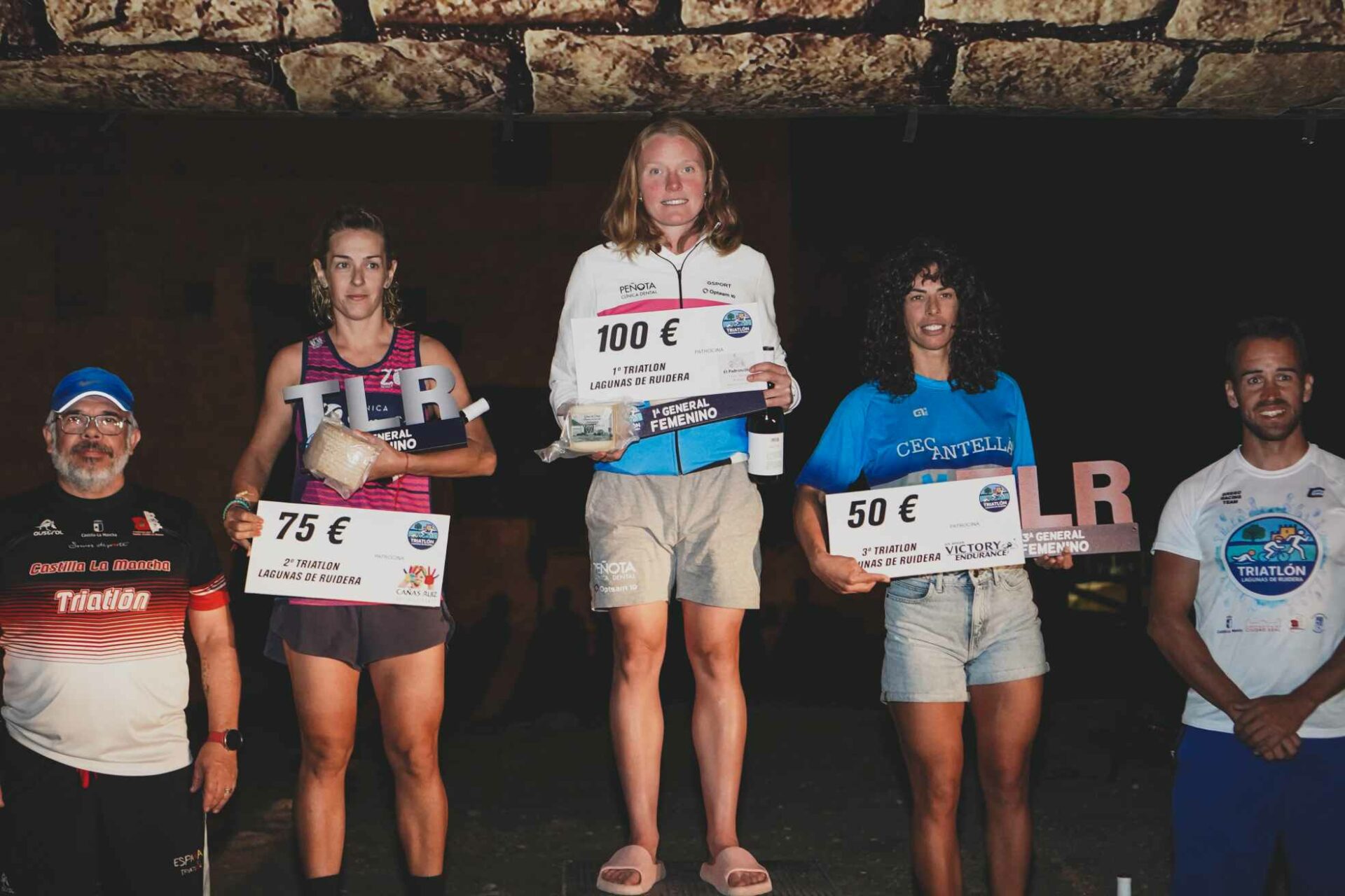 Pelegrín y Ulatowska triunfan en el Triatlón Lagunas de Ruidera