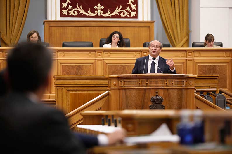 El Parlamento Autonómico aprueba dos resoluciones sobre haciendas locales y menores extranjeros no acompañados