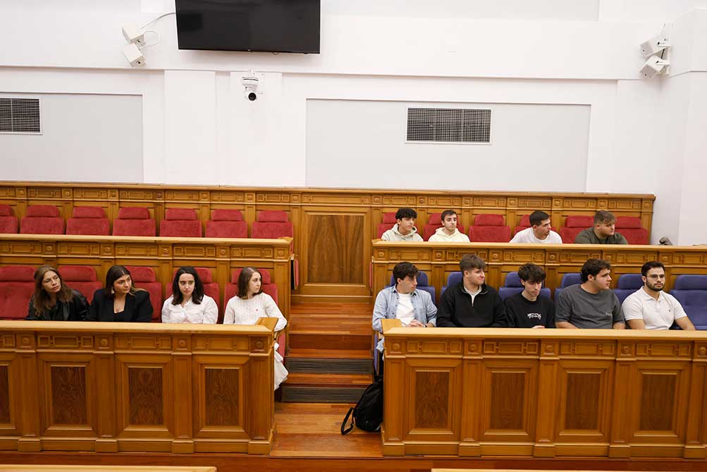 El programa ‘Cortes Abiertas’ ha llevado a 7.000 personas a la sede del parlamento en la primera mitad de la legislatura