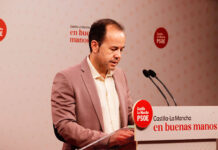 El PSOE denuncia lo que consideran como «un nuevo capítulo del PP de los bulos y la manipulación: Ahora Page es Juanma Moreno»