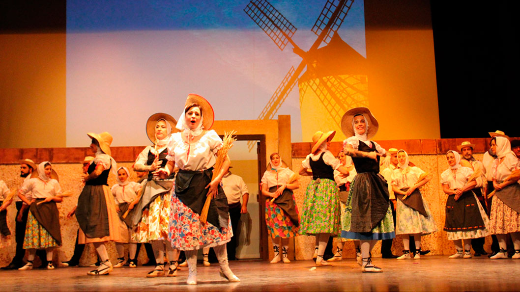 La compañía lírica de la ACAZ, muy ilusionada con la nueva producción de “La rosa del Azafrán” y Antonio Torres para este próximo domingo en La Solana