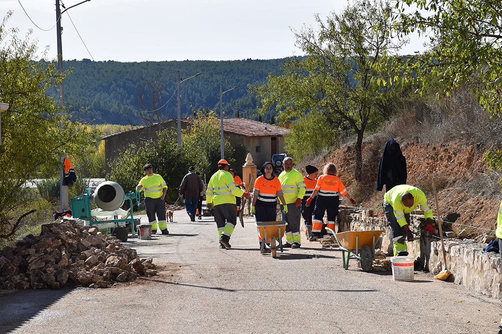 El Gobierno regional invierte más de medio millón de euros en tres talleres de empleo para continuar avanzando en la reconstrucción de Mira