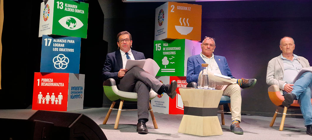 Valverde destaca en Vitoria-Gasteiz “el papel estratégico de las entidades locales en el impulso de la Agenda 2030 y como motores del desarrollo sostenible”